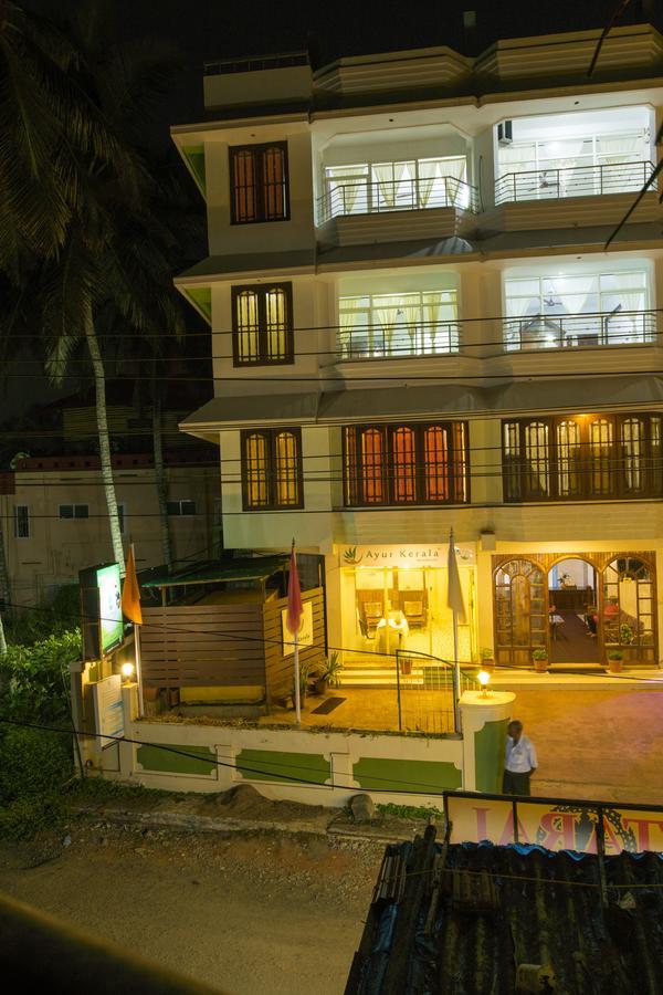 Surya Beach Resort Kovalam Buitenkant foto